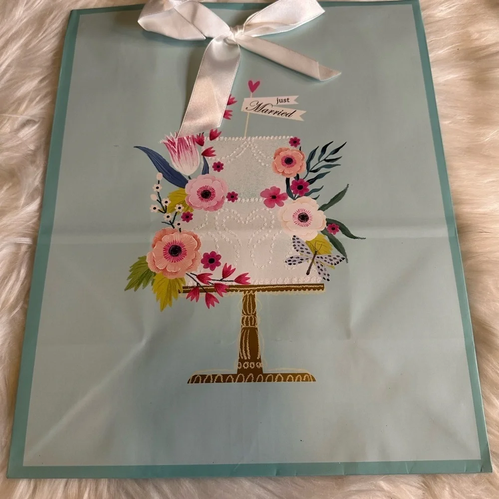 🩵5/$8 Floral Wedding Gift Bag with Ribbon